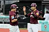 Lee Jung-hoo, right, congratulates Kim Ha-seong during a Kiwoom Heroes game against the KT Wiz at KT Wiz Park in Suwon, Gyeonggi in 2019. [NEWS1]