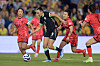 Australia's Caitlin Foord, center, vies for the ball during a friendly against Korea at McDonald Jones Stadium in Newcastle, Australia, on April 7. [EPA/YONHAP]