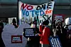 Protesters demonstrate in support of federal workers outside of the U.S. Department of Health and Human Services on Feb. 14, 2025 in Washington, DC. Organizers held the protest to speak on the Department of Government Efficiency (DOGE) cuts. [AFP/GETTY/YONHAP]