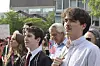 Protesters listen to Harvard University students speak at a protest against U.S. President Donald Trump's recent sanctions on Harvard in front of the Science Center Plaza in Cambridge, Massachusetts, on May 27. [AP/YONHAP]