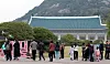 The Blue House grounds in central Seoul filled with visitors on April 9. [NEWS1]