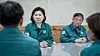 Korea Disease Control and Prevention Agency Commissioner Jee Young-mee, center left, attends an agency meeting on May 1. [YONHAP]