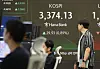 A screen in Hana Bank's trading room in central Seoul shows the Kospi opening on Sept. 12. [YONHAP]