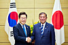 President Lee Jae Myung, left, and Japanese Prime Minister Shigeru Ishiba shake hands after their joint press briefing on the results of their bilateral summit at the prime minister's official residence in Tokyo on Aug. 23. [JOINT PRESS CORPS]