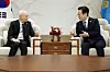 President Lee Jae Myung, rights, talks with Michael Sandel, a political philosophy professor at Harvard University, at the Yongsan presidential office in central Seoul on Sept. 18. [JOINT PRESS CORPS]