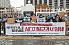 People who object to the introduction of an AI textbook hold a press conference in front of the government complex in central Seoul in November 2024. [YONHAP]