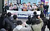 Hongik University students gather infront of the university's main gate in Mapo District, western Seoul, on Thursday to condemn President Yoon Suk Yeol declaring martial law. [NEWS1]
