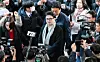 Han Dong-hoon, former leader of the People Power Party, arrives at the National Assembly Press Center on Jan. 14 and heads toward a news conference, amid cheers from supporters, to state his position on the party ethics committee’s decision to expel him. [IM HYUN-DONG]