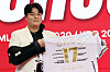 Choo Shin-soo poses with a special jersey bearing his number and career milestones during his retirement press conference in Incheon on Nov. 7. [NEWS1]