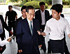 Former Prime Minister Han Duk-soo appears at the special counsel’s office at the Seoul High Prosecutors’ Office in Seocho-dong on Aug. 19 to be questioned regarding his alleged role in the Dec. 3 martial law declaration. [NEWS1]