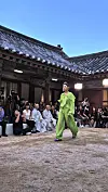 A model walks at Heungcheon Temple in Seongbuk District, central Seoul, on Sept. 3, showcasing Big Park’s Spring/Summer collection in an off-schedule show during Seoul Fashion Week. [SEOUL METROPOLITAN GOVERNMENT]