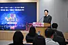 Seoul Mayor Oh Se-hoon speaks during a press briefing on preventing isolation in November last year [JOONGANG ILBO]