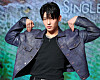 Dex poses for photos at a press conference held on Wednesday at Hotel Naru Seoul MGallery in Mapo District, western Seoul. [NEWS1]