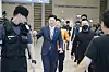 2024 Gangwon Youth Olympics Organizing Committee Cochairperson Jin Jong-oh carries the Olympic flame under police escort out of Incheon International Airport in Incheon on Sunday. [GANGWON YOUTH OLYMPICS ORGANIZING COMMITTEE]