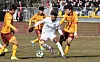 FC Seoul's Jesse Lingard, center, dribbles the ball during a K League match against Gwangju FC at Gwangju Football Stadium in Gwangju on Saturday. [NEWS1]