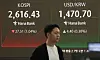 A screen in Hana Bank's trading room in central Seoul shows the Kospi opening on March 27. [YONHAP]