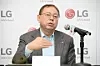 Jo Seong-jin, former CEO of LG Electronics, known as a symbol of the high school graduate success story, speaks at a press conference in Los Angeles in January 2019. [NEWS1]