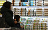 Eggs are on display at a supermarket in Seoul on Jan. 6. [NEWS1]