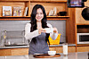 Singer Umji of girl group Viviz shares her mother's cooking recipe during an interview with the JoongAng Ilbo. [JOONGANG ILBO]