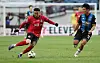 FC Seoul midfielder Jesse Lingard, left, dribbles the ball during a K League 1 match against Incheon United at Seoul World Cup Stadium in western Seoul on March 10. [NEWS1]