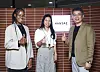 Hansae employees Provy Maduka, left, and Alice Won, center, pose for a photo with CEO Kim Kyung during an interview with the Korea JoongAng Daily on May 30. [PARK SANG-MOON]