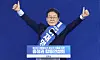 Lee Jae-myung, the front-runner in the Democratic Party primary, shows his thumbs up before giving his speech at Cheongju Gymnasium in North Chungcheong on Saturday, when a regional primary to select the final nominee to run for presidency from the party was held in the Chungcheong region. [NEWS1]