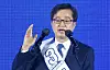 Kim Dong-yeon, a candidate in the Democratic Party primary, speaks at Cheongju Gymnasium in North Chungcheong on Saturday when a regional primary to select the final nominee to run for presidency from the party was held in the Chungcheong region. [YONHAP]