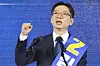 Kim Kyoung-soo, a candidate in the Democratic Party primary, speaks at Cheongju Gymnasium in North Chungcheong on Saturday when a regional primary to select the final nominee to run for presidency from the party was held in the Chungcheong region. [NEWS1]