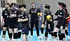 Korean women's volleyball team head coach Fernando Morales, center, instructs his players during a training session at the Jungang Girl’s High School gymnasium in western Seoul on May 1. [NEWS1]
