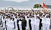 Newly commissioned Navy and Marine officers raise their hands in salute during a commissioning ceremony held at the Republic of Korea Naval Academy in Changwon, South Gyeongsang, on May 26. [NEWS1]
