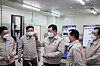 Lotte Chairman Shin Dong-bin, center, examines the production facilities at Lotte Fine Chemical’s plant in Ulsan. [LOTTE FINE CHEMICAL]