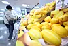 Oriental melon are displayed at a supermarket in Seoul in May. [YONHAP]