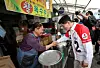 People Power Party presidential candidate Kim Moon-soo shakes hands with a merchant at a traditional market in Suwon, Gyeonggi, on May 16. [JOINT PRESS CORPS]