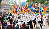 South Korean Navy officers and sailors hold the flags of the nations that fought under the United Nations Command during the 1950-53 Korean War as they march down a street in Jung District, central Incheon, as part of a parade to commemorate the success of Operation Chromite on Sept. 11, 2024. [YONHAP]