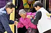 An elderly citizen gets assistance departing a bus on her way to vote at a polling station in Gokseong-gun, North Jeolla, on Wednesday. [YONHAP]