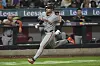 San Francisco Giants outfielder Lee Jung-hoo runs to home plate to score on a double by Patrick Bailey during the seventh inning of an MLB game against the New York Mets in New York on Aug. 1. [AP/YONHAP]