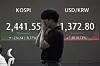 A screen in Hana Bank's trading room in central Seoul shows the Kospi closing at 2,441.55 points on Monday, down 8.77 percent, or 234.64 points, from the previous trading session. [AP/YONHAP]