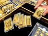 An employee arranges gold bars at a jewelry shop in Jongno District, central Seoul, on Jan. 21. The image is unrelated to the story. [NEWS1]
