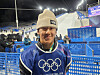 Snowboarder Lee Chae-un smiles after completing the men’s halfpipe qualification run at the Milan-Cortina Winter Olympics at Livigno Snow Park in Livigno, Italy, on Feb. 11. [KO BONG-JUN]