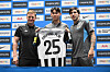 Newcastle United manager Eddie Howe, left, and his players Park Seung-soo, center, and Sandro Tonali pose for a photo during a pre-match press conference in Seoul on Aug. 2.  [AFP/YONHAP]