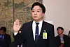 HYBE COO Kim Tae-ho testifies at a National Assembly audit on Oct. 24. [NEWS1]
