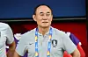 Then-U-23 national team manager Kim Hak-bum waits for the kickoff for the 2020 AFC U-23 Championship match between Korea and Uzbekistan at Thammasat Stadium in Thailand on Jan. 15, 2020. [YONHAP]