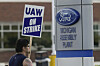 United Auto Workers members walk a picket line during a strike at the Ford Motor's Michigan plant in Wayne, Michigan on Sept. 15. [AP/YOHAP]