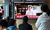 People watch former Democratic Party leader Lee Jae-myung announce his run for the 21st presidential elections in a video footage released by his campaign team at Seoul Station in Jung District, central Seoul, on April 10. [NEWS1]