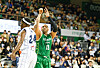 Wonju DB Promy's Dedric Lawson, right, shoots during a KBL game against Busan KCC Egis at Wonju Gymnasium in Wonju, Gangwon on Oct. 29. [YONHAP]
