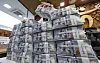 An official checks dollar notes at Hana Bank's Counterfeit Notes Response Center in Seoul on Feb. 5. [YONHAP]