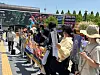 Approximately 40 protesters demand the cancellation of a decision to make Taebaek a taxidermy specimen on May 19 in front of Seoul Grand Park in Gwacheon, Gyeonggi. [PENZA]