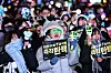 Protesters cheer with light sticks and placards at a rally, after the impeachment of President Yoon Suk Yeol was passed in parliament near the National Assembly in western Seoul on Dec. 14. [JOONGANG ILBO]