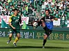 Incheon United forward Stefan Mugosa, right, in aciton during a K League 1 match against Jeonbuk Hyundai Motors at Jeonju World Cup Stadium in Jeonju, North Jeolla on Nov. 2. [YONHAP]