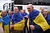 Ukrainian prisoners of war (POWs) wrapped in national flags react following an exchange at an undisclosed location, amid the Russian invasion in Ukraine. Russia and Ukraine exchanged 307 POWs from each country on May 24. [AFP/YONHAP]